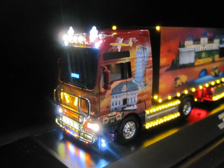 Neuer LED Show-Truck bei Hella - Beleuchtung (Fahrzeuge), News, Unterwegs  auf der Autobahn - Reisen, Rasten, Tanken, Shoppen, Erholen
